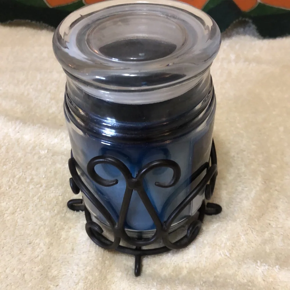 Ashland Black Sands Jar Candle In Iron Holder - 18 oz measurements are 6”x5”